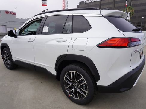 Used 2026 Toyota Corolla Cross XLE image 6