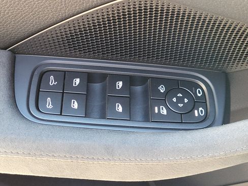Certified 2025 Porsche Panamera 4 AWD/4WD image 19