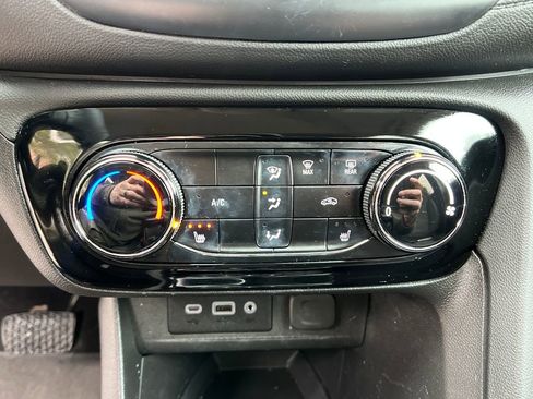 Used 2023 Buick Encore GX Preferred w/ Cold Weather Comfort Package image 17