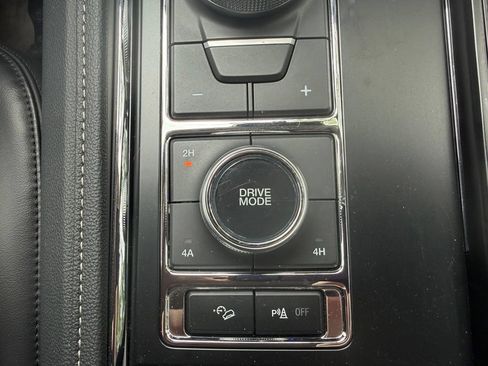 Used 2024 Ford Expedition XLT AWD/4WD image 28
