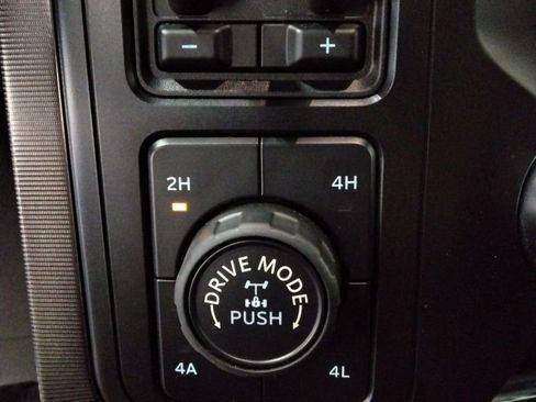 Used 2021 Ford F150 Platinum w/ FX4 Off-Road Package image 15