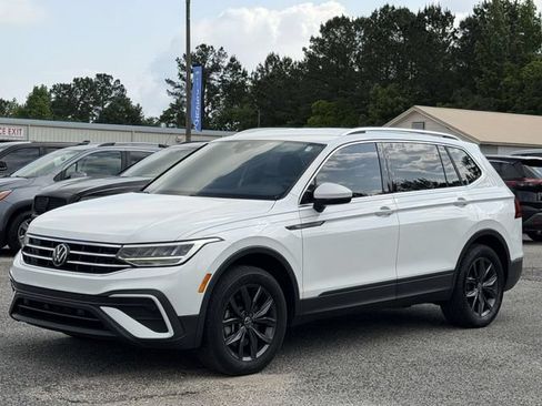 Used 2023 Volkswagen Tiguan SE FWD image 12