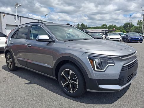 New 2026 Kia Niro EX FWD image 2