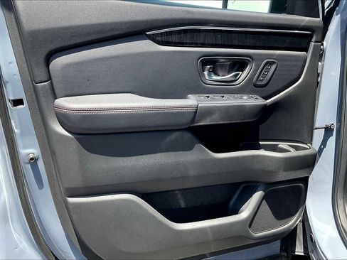 Used 2025 Honda Pilot Black Edition image 40