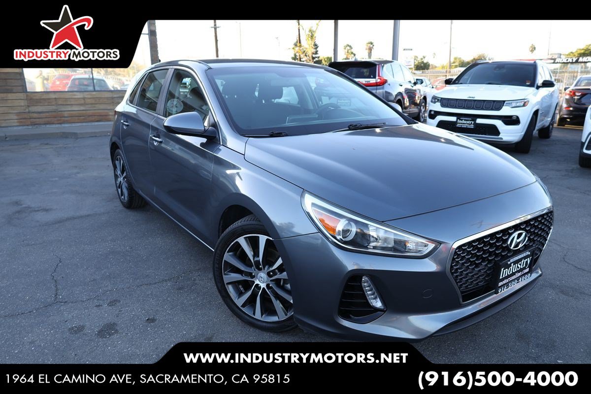 Used 2018 Hyundai Elantra GT FWD image 1