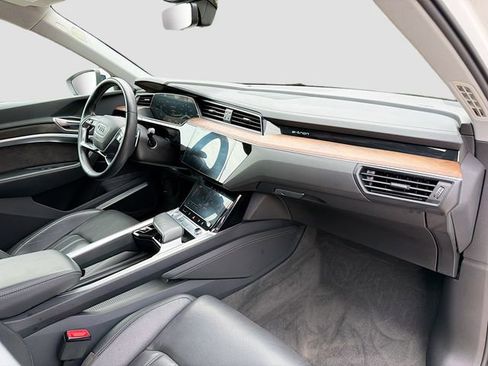 Used 2019 Audi e-tron Prestige image 15