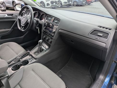 Used 2019 Volkswagen Golf S image 31