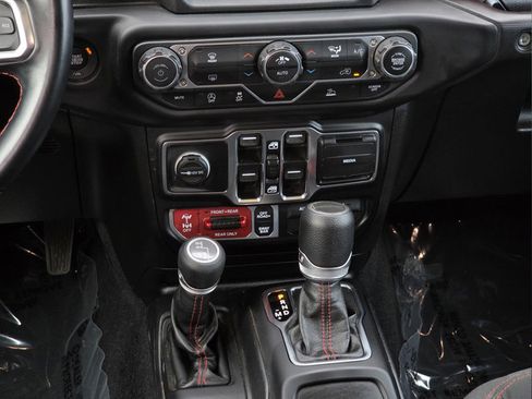 Used 2021 Jeep Gladiator Rubicon AWD/4WD image 11