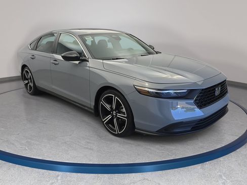 Used 2023 Honda Accord Sport image 3