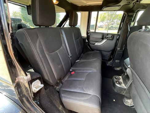 Used 2017 Jeep Wrangler Unlimited Sahara w/ Connectivity Group image 23