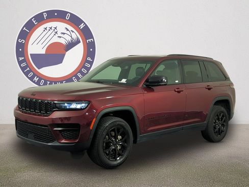 Used 2024 Jeep Grand Cherokee Altitude AWD/4WD image 1