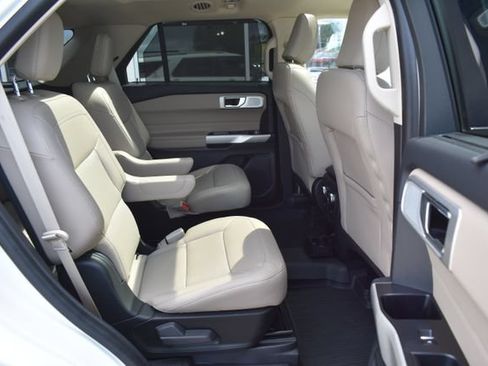 Used 2022 Ford Explorer Limited w/ Limited Technology Package AWD/4WD image 48