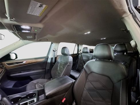 Used 2024 Volkswagen Atlas SE AWD/4WD image 17