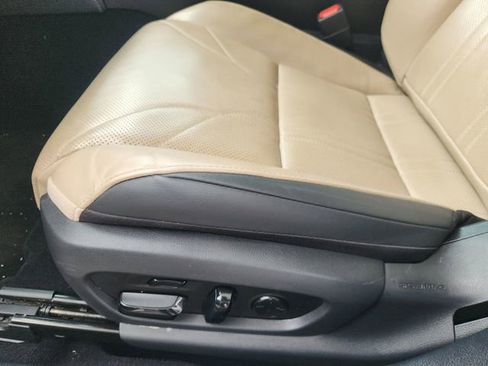 Used 2020 Lexus ES 300h Ultra Luxury w/ Accessory Package 2 FWD image 19