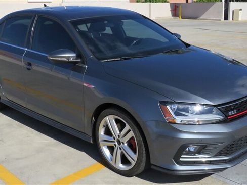 Used 2017 Volkswagen Jetta GLI FWD image 4