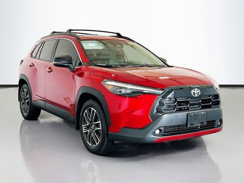 Used 2026 Toyota Corolla Cross XLE w/ Convenience Package FWD image 3