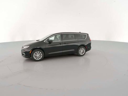 New 2026 Chrysler Pacifica Select image 5