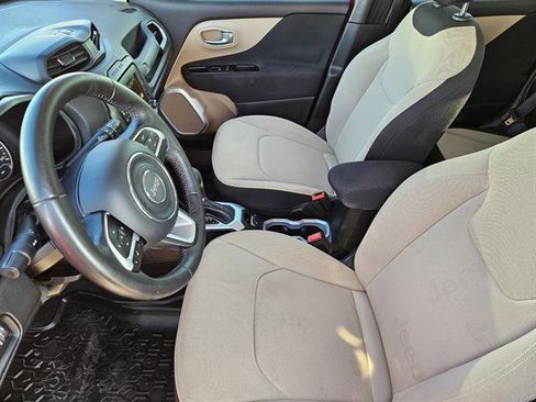 Used 2015 Jeep Renegade Latitude w/ Popular Equipment Group image 10