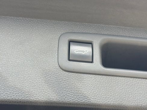 Used 2021 Toyota Highlander XLE AWD/4WD image 7