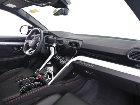 Used 2020 Lamborghini Urus AWD/4WD image 22