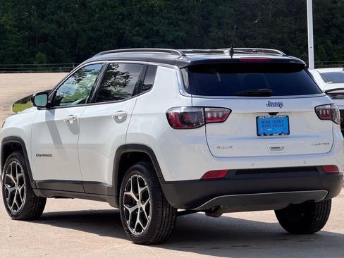 Used 2024 Jeep Compass Limited AWD/4WD image 12