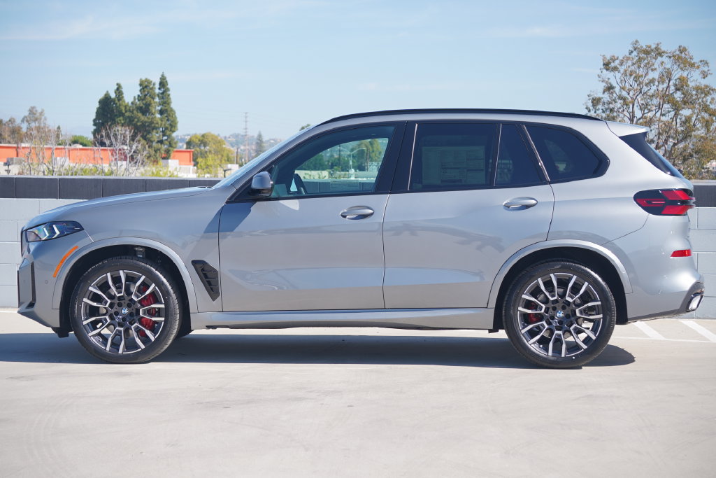 Used 2026 BMW X5 sDrive40i w/ M Sport Package RWD image 4