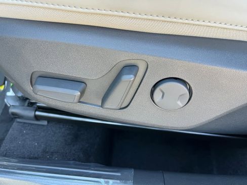 New 2025 Kia Niro EX Touring image 18