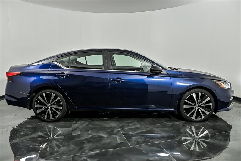 Used 2022 Nissan Altima 2.5 SR FWD image 10