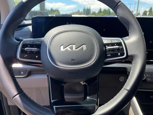 Used 2026 Kia Carnival FWD image 25
