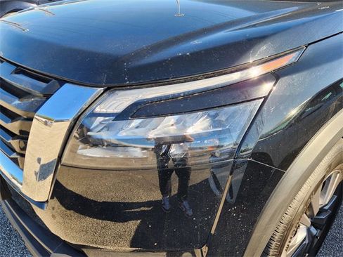 Used 2025 Nissan Pathfinder S image 6