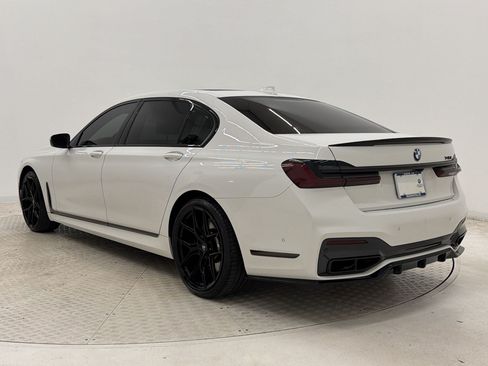 Used 2022 BMW 740i w/ M Sport Package RWD image 3