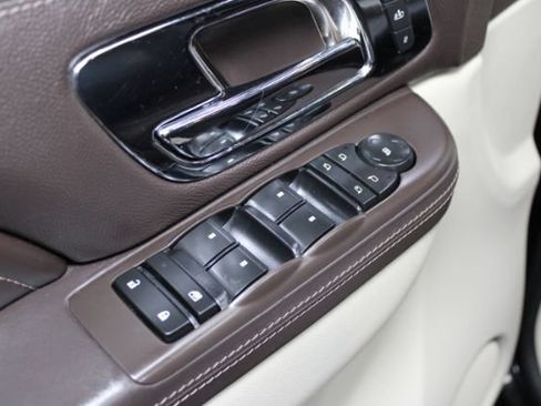 Used 2013 Cadillac Escalade Platinum AWD/4WD image 12