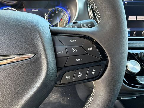 New 2026 Chrysler Pacifica Select image 24