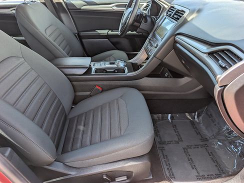 Used 2019 Ford Fusion SE FWD image 12