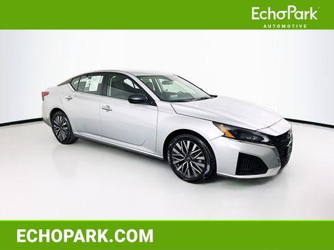 Used 2024 Nissan Altima 2.5 SV image 1