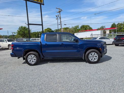 Used 2022 Nissan Frontier SV AWD/4WD image 5