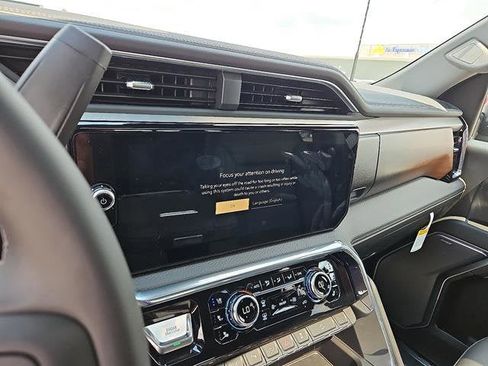 New 2025 GMC Sierra 2500 Denali w/ Denali Reserve Package image 18