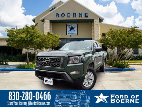 Used 2022 Nissan Frontier SV image 1