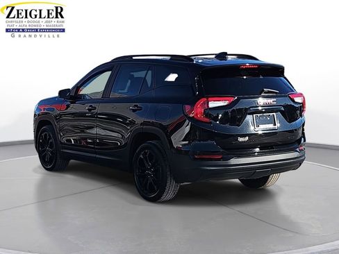 Used 2022 GMC Terrain SLE w/ Driver Convenience Package image 7