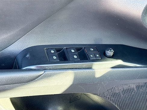 Used 2020 Toyota Camry SE FWD image 17