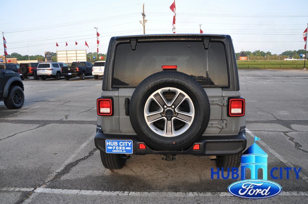 Used 2021 Jeep Wrangler Unlimited Sahara AWD/4WD image 4