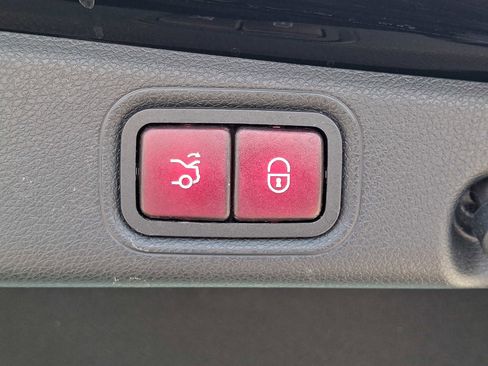 Used 2019 Mercedes-Benz E 300 4MATIC image 30