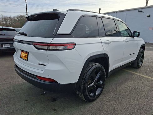 Certified 2025 Jeep Grand Cherokee Limited w/ Luxury Tech Group II image 6