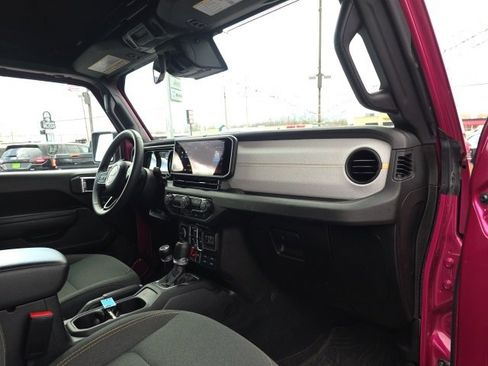 Used 2024 Jeep Gladiator Sport image 42
