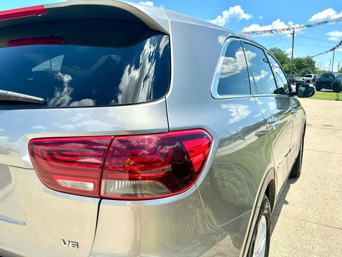 Used 2019 Kia Sorento AWD V6 image 27