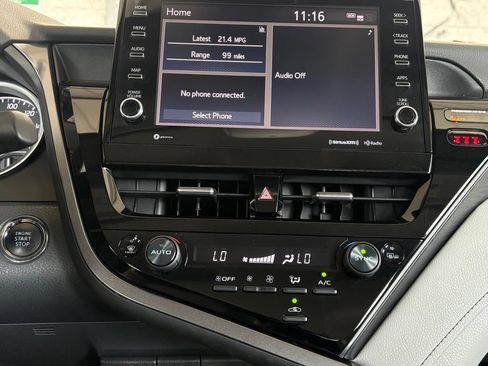 Used 2021 Toyota Camry XLE FWD image 28