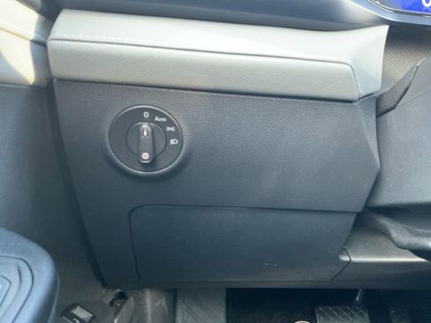 Used 2024 Volkswagen Taos SE w/ Panoramic Sunroof Package image 23