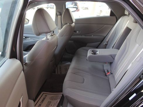 Used 2025 Hyundai Elantra SEL FWD image 14