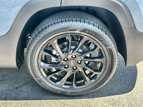 Used 2024 GMC Terrain SLT w/ Infotainment Package II image 34