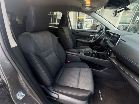 Used 2025 Nissan Rogue SV FWD image 38